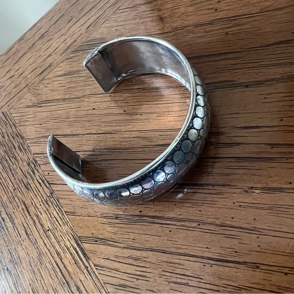 Silver metal Textured Cuff Bracelet classic design and great vintage style